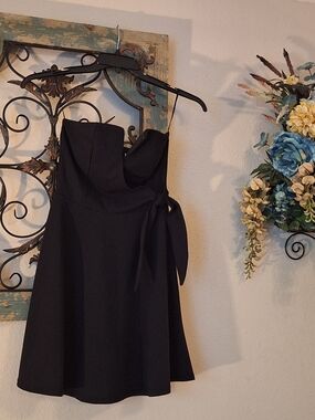 miami Black Strapless Notch-Neck Fit & Flare Mini Dress. NWT Small